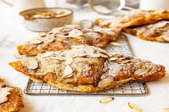ALMOND CROISSANT