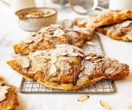 ALMOND CROISSANT